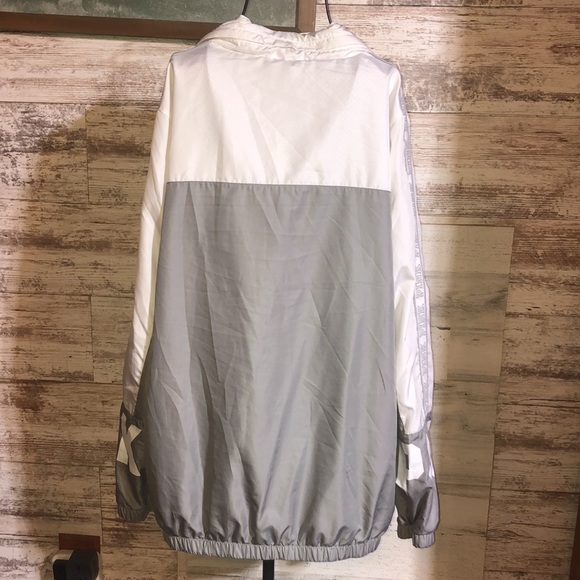 PINK Victoria’s Secret wind break jacket size M-L light weight white/gray active - Picture 8 of 8